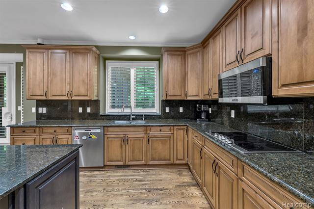 Builiding view twenty five for 7061 Trailway, West Bloomfield, MI. 48322