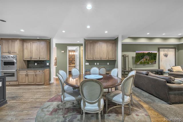 Builiding view twenty nine for 7061 Trailway, West Bloomfield, MI. 48322