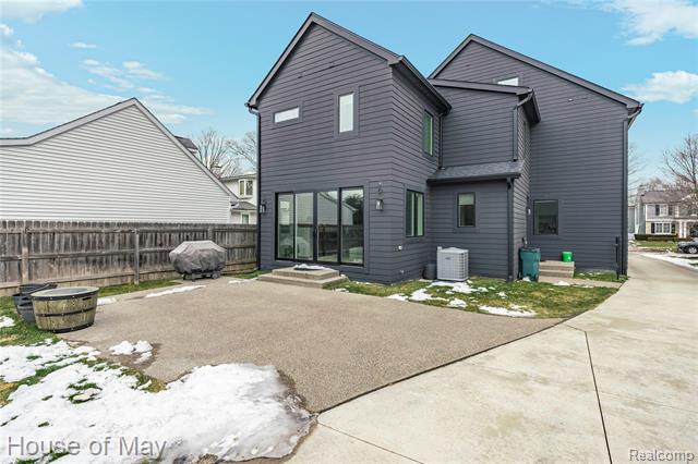 Builiding view sixty six for 1284 S Bates, Birmingham, MI. 48009