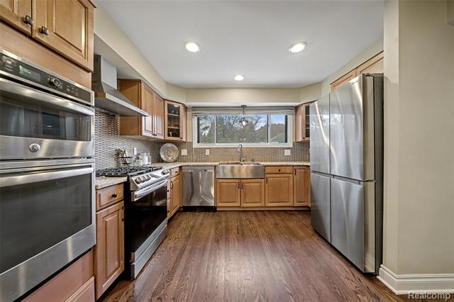 Builiding view eight for 6940 Wing Lake, Bloomfield Hills, MI. 48301