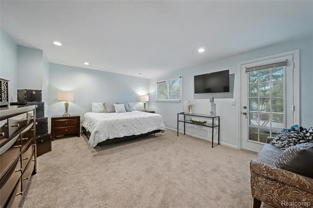 Builiding view eighteen for 6940 Wing Lake, Bloomfield Hills, MI. 48301