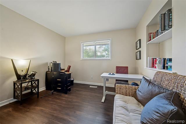 Builiding view fourteen for 6940 Wing Lake, Bloomfield Hills, MI. 48301