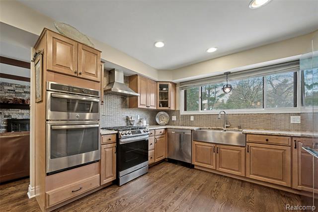 Builiding view nine for 6940 Wing Lake, Bloomfield Hills, MI. 48301