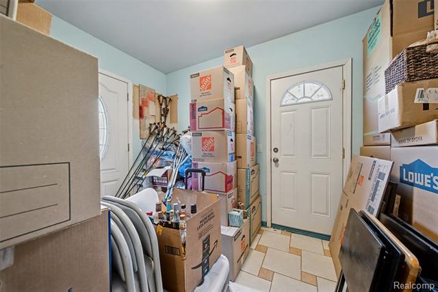 Builiding view sixteen for 6940 Wing Lake, Bloomfield Hills, MI. 48301