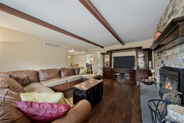 Builiding view thirteen for 6940 Wing Lake, Bloomfield Hills, MI. 48301