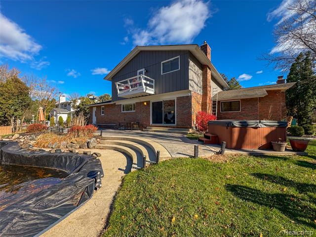 Builiding view thirty five for 6940 Wing Lake, Bloomfield Hills, MI. 48301