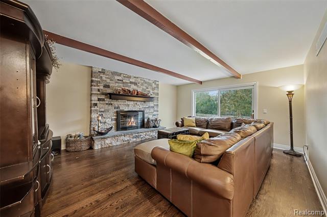 Builiding view twelve for 6940 Wing Lake, Bloomfield Hills, MI. 48301