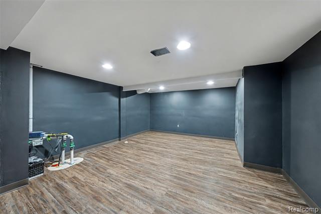 Builiding view twenty nine for 6940 Wing Lake, Bloomfield Hills, MI. 48301