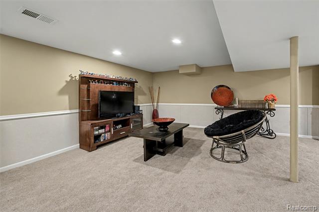 Builiding view twenty seven for 6940 Wing Lake, Bloomfield Hills, MI. 48301