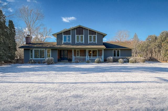 front view for 6940 Wing Lake Rd, Bloomfield Hills, Mi. 48301