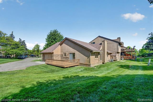 Builiding view forty one for 6172 Westbrooke, West Bloomfield, MI. 48322