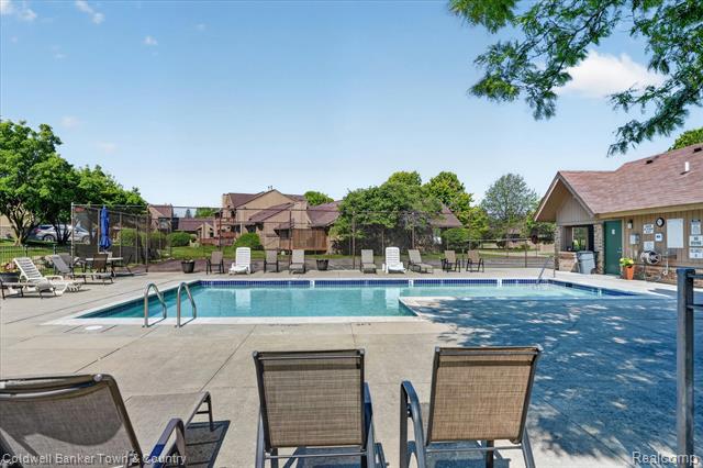 Builiding view forty three for 6172 Westbrooke, West Bloomfield, MI. 48322