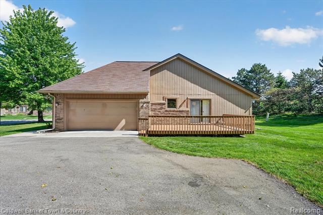 Builiding view forty for 6172 Westbrooke, West Bloomfield, MI. 48322