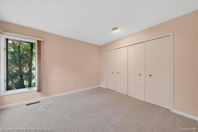 Builiding view nineteen for 6172 Westbrooke, West Bloomfield, MI. 48322