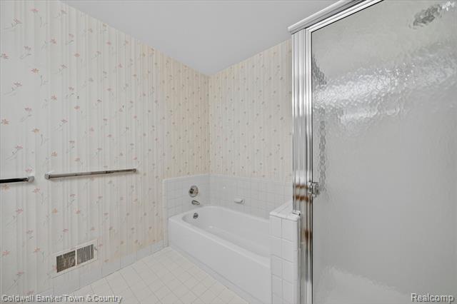 Builiding view sixteen for 6172 Westbrooke, West Bloomfield, MI. 48322