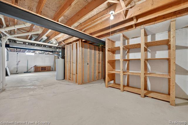 Builiding view thirty eight for 6172 Westbrooke, West Bloomfield, MI. 48322