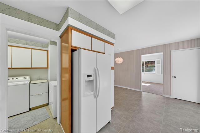 Builiding view thirty one for 6172 Westbrooke, West Bloomfield, MI. 48322