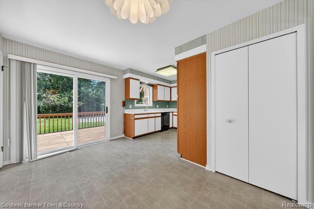 Builiding view twenty six for 6172 Westbrooke, West Bloomfield, MI. 48322