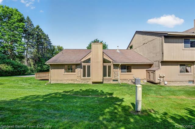 Builiding view two for 6172 Westbrooke, West Bloomfield, MI. 48322