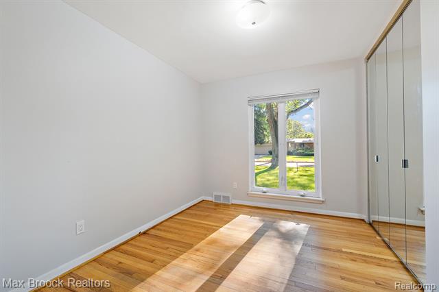 Builiding view fourteen for 966 Woodlea, Birmingham, MI. 48009