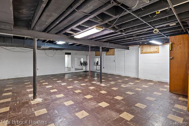 Builiding view sixteen for 966 Woodlea, Birmingham, MI. 48009