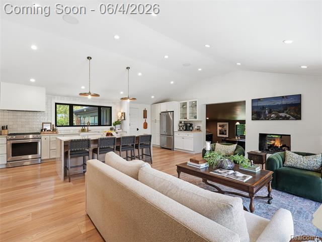Builiding view ten for 2950 Middlebury, Bloomfield Hills, MI. 48301