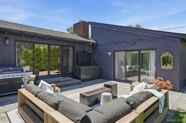 Builiding view twenty nine for 2950 Middlebury, Bloomfield Hills, MI. 48301