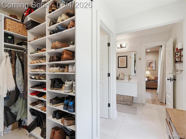 Builiding view twenty one for 2950 Middlebury, Bloomfield Hills, MI. 48301