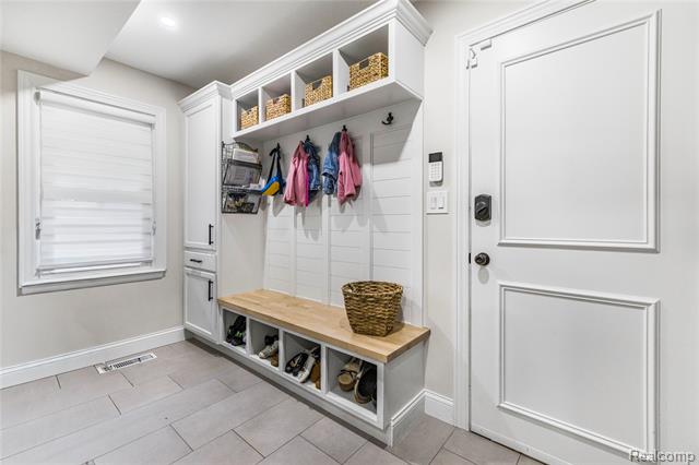 Builiding view nineteen for 7005 Cathedral, Bloomfield Hills, MI. 48301