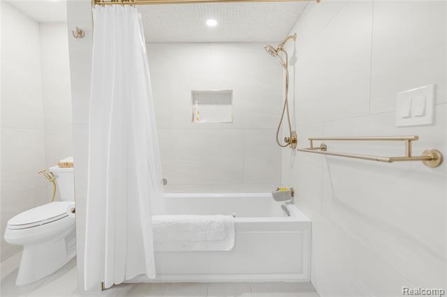 Builiding view thirty one for 7005 Cathedral, Bloomfield Hills, MI. 48301