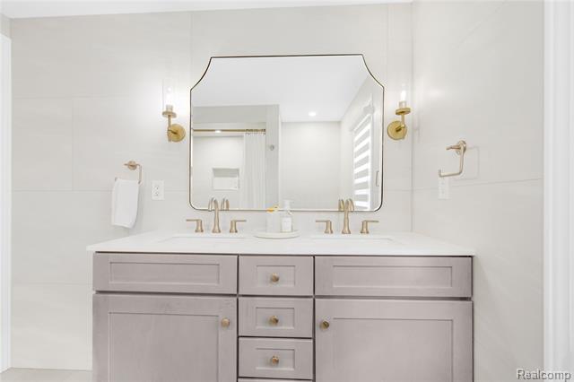 Builiding view thirty for 7005 Cathedral, Bloomfield Hills, MI. 48301