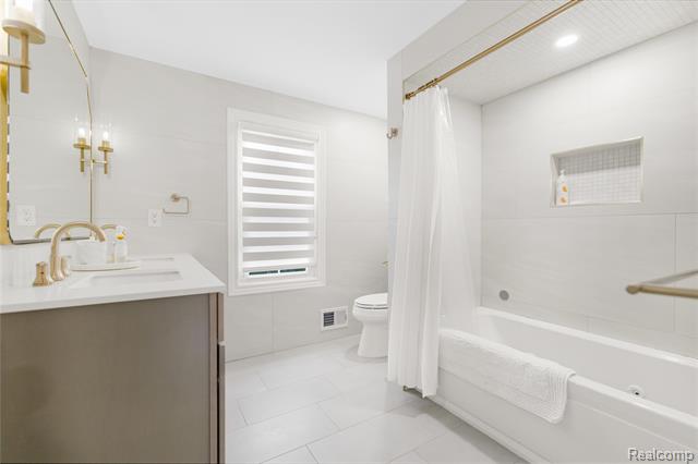 Builiding view twenty nine for 7005 Cathedral, Bloomfield Hills, MI. 48301