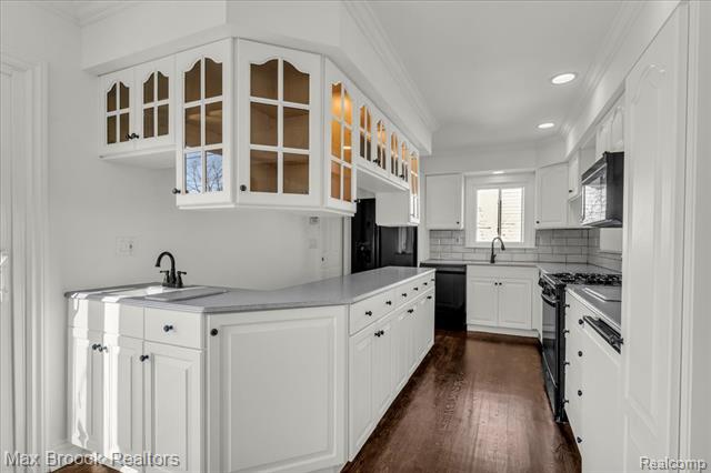 Builiding view eleven for 199 Lyons, Troy, MI. 48083