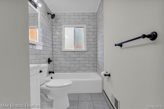 Builiding view fifteen for 199 Lyons, Troy, MI. 48083