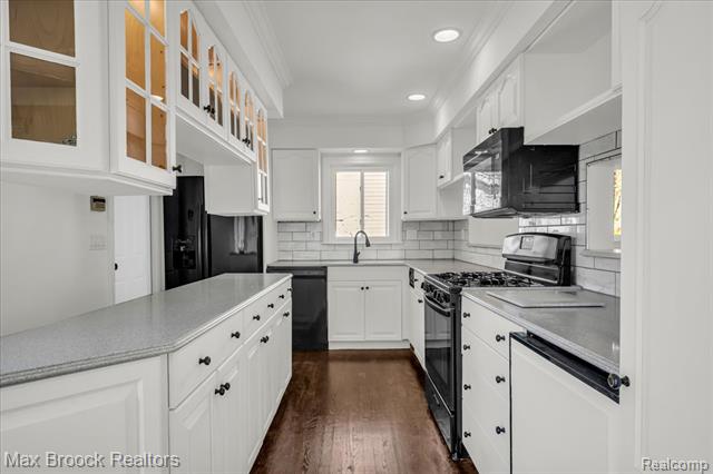 Builiding view nine for 199 Lyons, Troy, MI. 48083