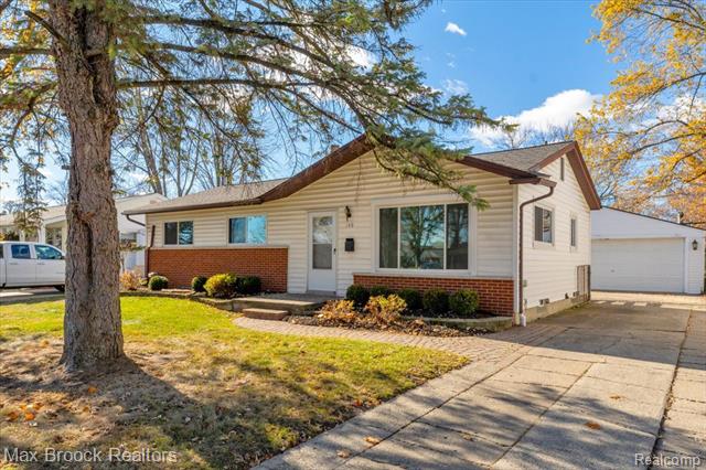 Builiding view one for 199 Lyons, Troy, MI. 48083