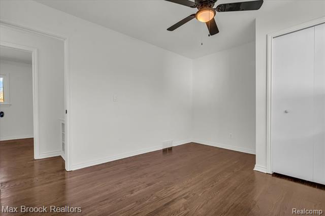 Builiding view seventeen for 199 Lyons, Troy, MI. 48083