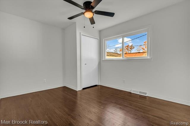 Builiding view sixteen for 199 Lyons, Troy, MI. 48083