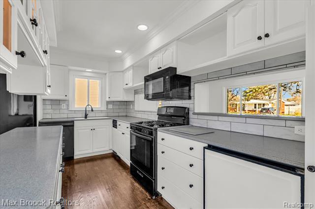 Builiding view ten for 199 Lyons, Troy, MI. 48083