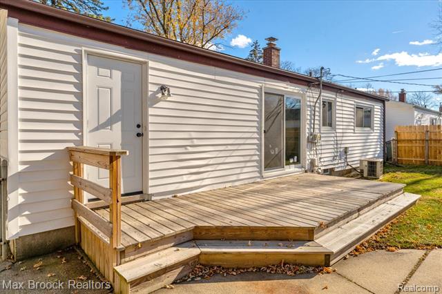 Builiding view thirty one for 199 Lyons, Troy, MI. 48083