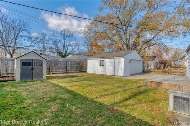 Builiding view thirty for 199 Lyons, Troy, MI. 48083