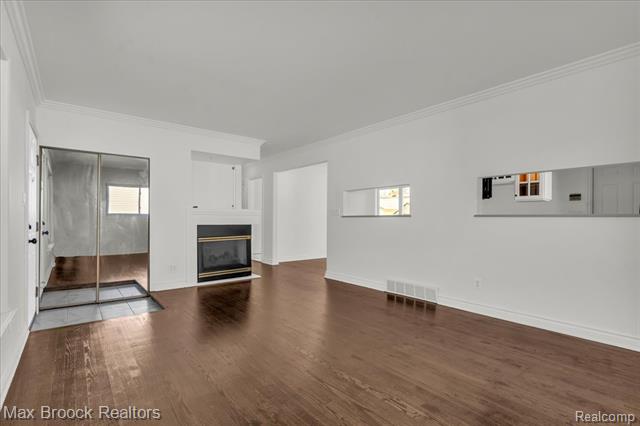 Builiding view three for 199 Lyons, Troy, MI. 48083