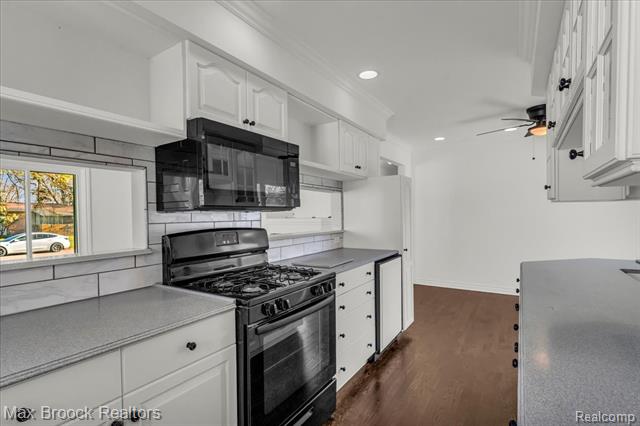 Builiding view twelve for 199 Lyons, Troy, MI. 48083