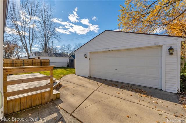 Builiding view twenty eight for 199 Lyons, Troy, MI. 48083