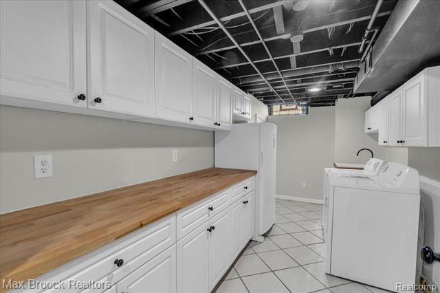 Builiding view twenty four for 199 Lyons, Troy, MI. 48083