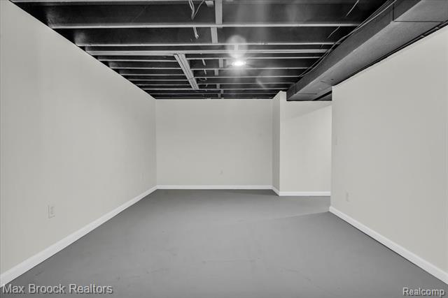 Builiding view twenty three for 199 Lyons, Troy, MI. 48083