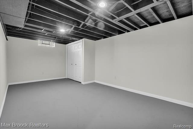 Builiding view twenty two for 199 Lyons, Troy, MI. 48083