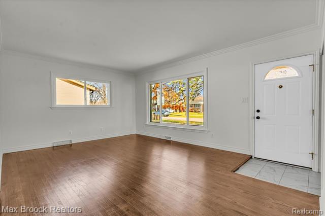 Builiding view two for 199 Lyons, Troy, MI. 48083