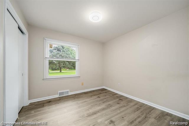 Builiding view eighteen for 4912 S Clunbury, West Bloomfield, MI. 48322