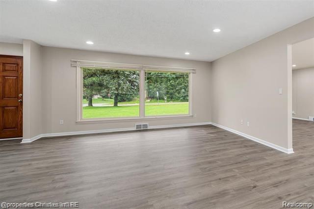 Builiding view eleven for 4912 S Clunbury, West Bloomfield, MI. 48322